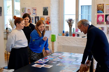Stefanie Sargnagel im Herbst 2021 bei der tschutti heftli-Jurysitzung in Luzern.