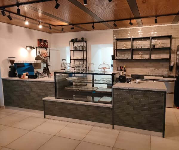 Custom-made wooden counter crafted in our "fairtigung".